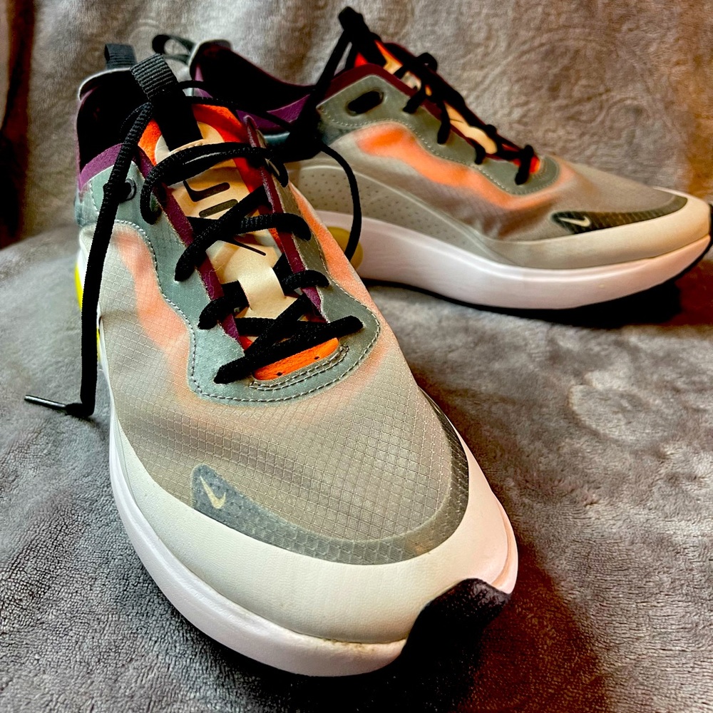 NIKE AIR MAX DIA SE QS Women's Athletic Shoes Size 10.5